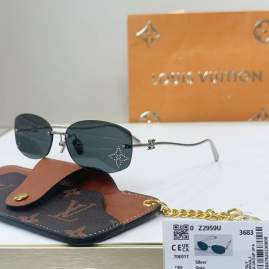 Picture of Louis Vuitton Sunglasses _SKUfw76300621fw